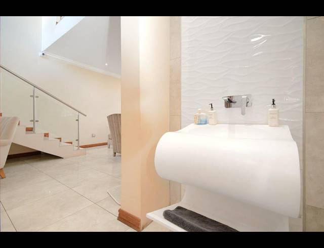 6 BEDROOM HOUSE FOR SALE IN BULTFONTEIN